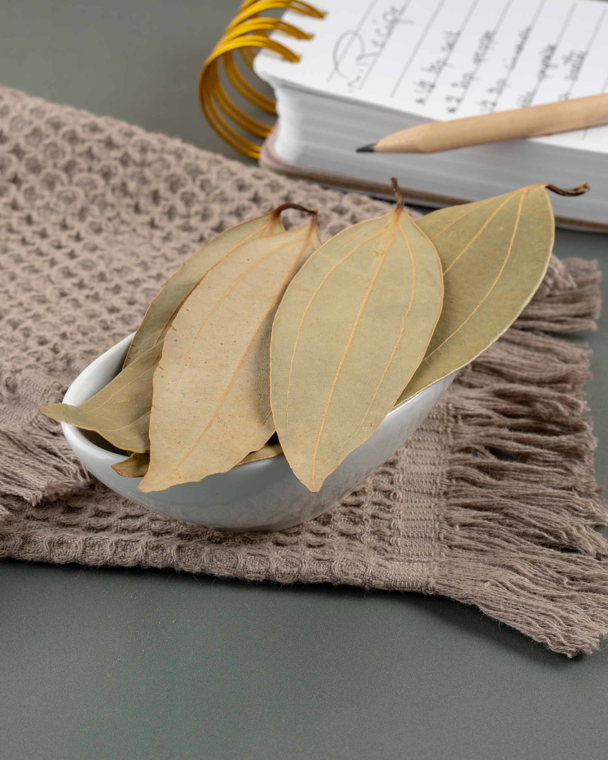 ورق غار (Bay Leaves)_0