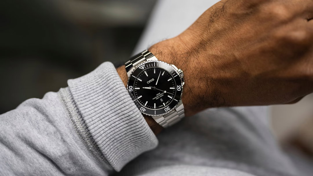 Aquis Date BLACK