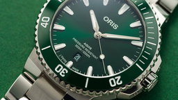 Aquis Date Green