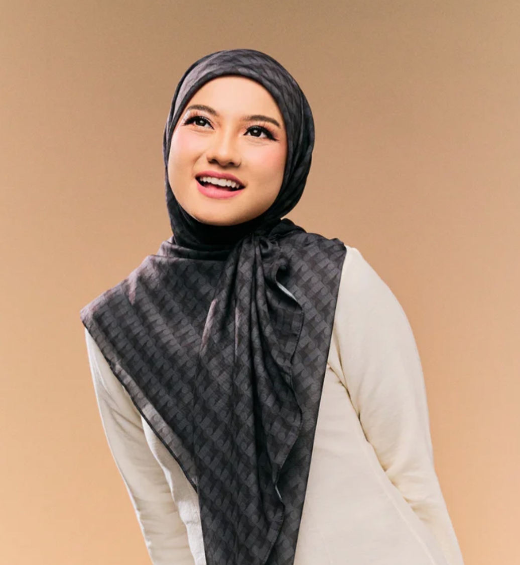 Monogram Signature Shawl_0