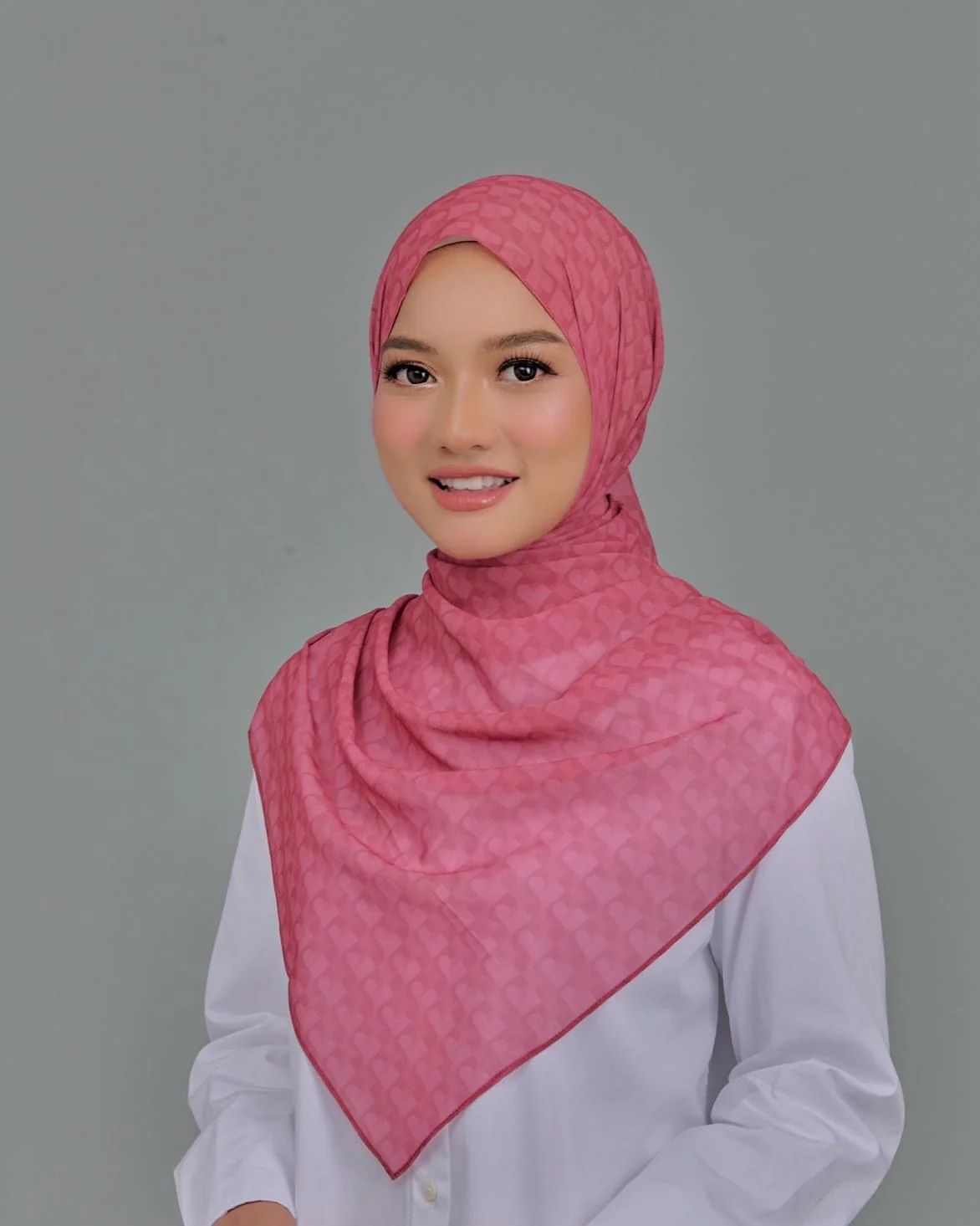 Monogram Signature Shawl_3