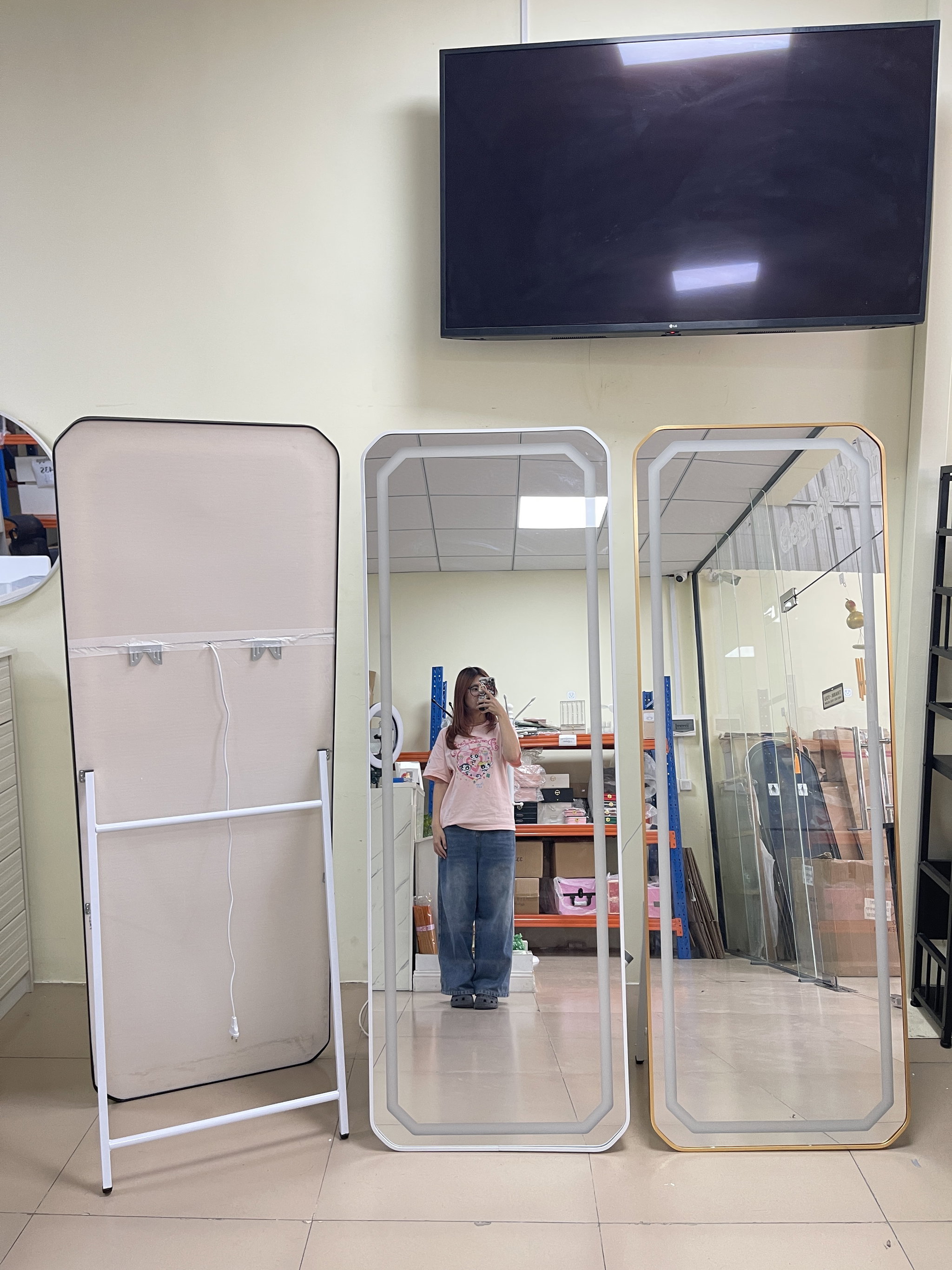 កញ្ចក់ LED ធំ_2