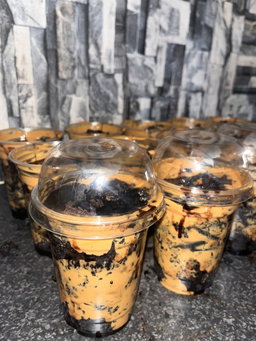 Oreo - coated chocolate caramel parfait cups
