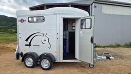 Touring Country Van de 2 caballos + cuarto de aperos – Edición 30° Aniversario de Cheval Liberté (Blanco)
