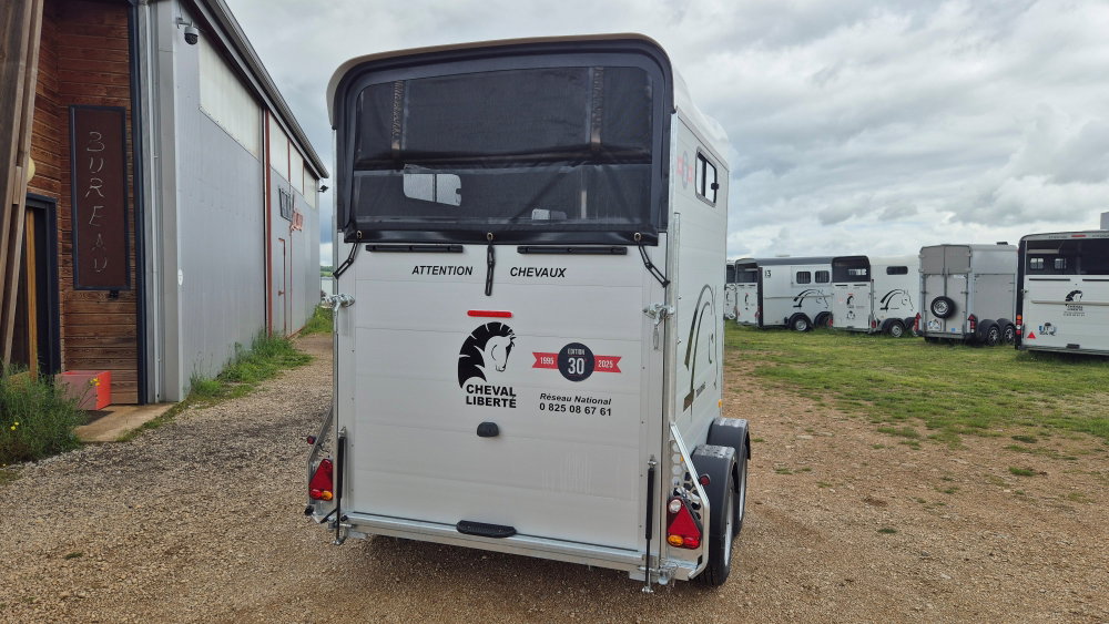 Touring Country Van de 2 caballos + cuarto de aperos – Edición 30° Aniversario de Cheval Liberté (Blanco)_2