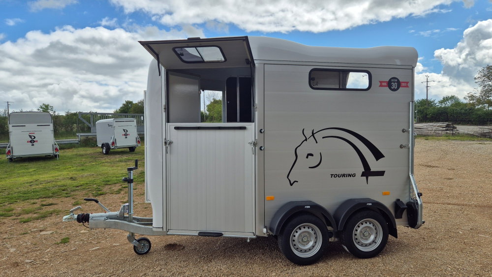 Touring Country Van de 2 caballos + cuarto de aperos – Edición 30° Aniversario de Cheval Liberté (Blanco)_3
