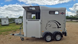 Touring Country Van de 2 caballos + cuarto de aperos – Edición 30° Aniversario de Cheval Liberté (Blanco)