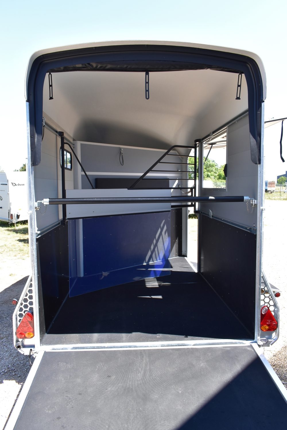Remolques para caballos Liberté – Gris hierro – 2 plazas (transporte en diagonal)_3