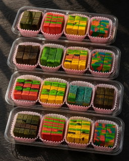 Mixed Cakes 