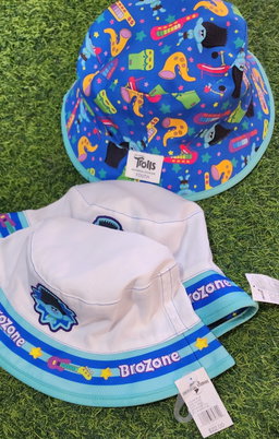 Universal studios Trolls both side youths flap hat 