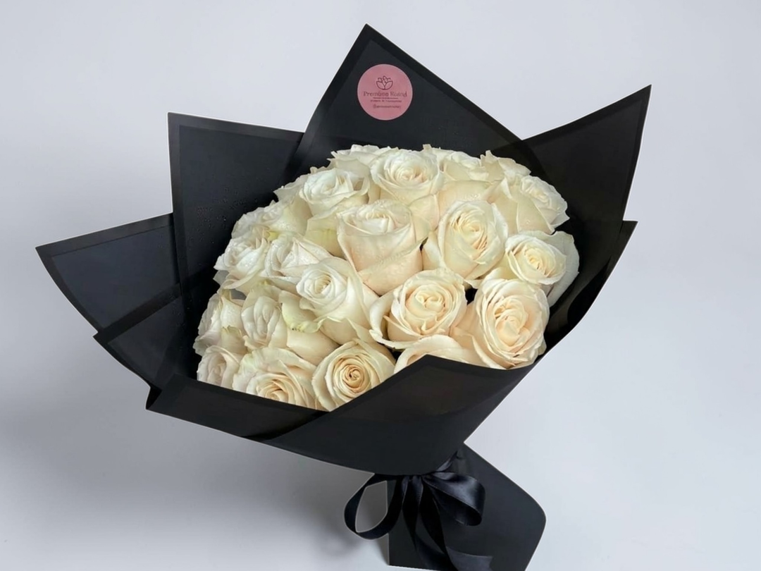 25 Roses White 
