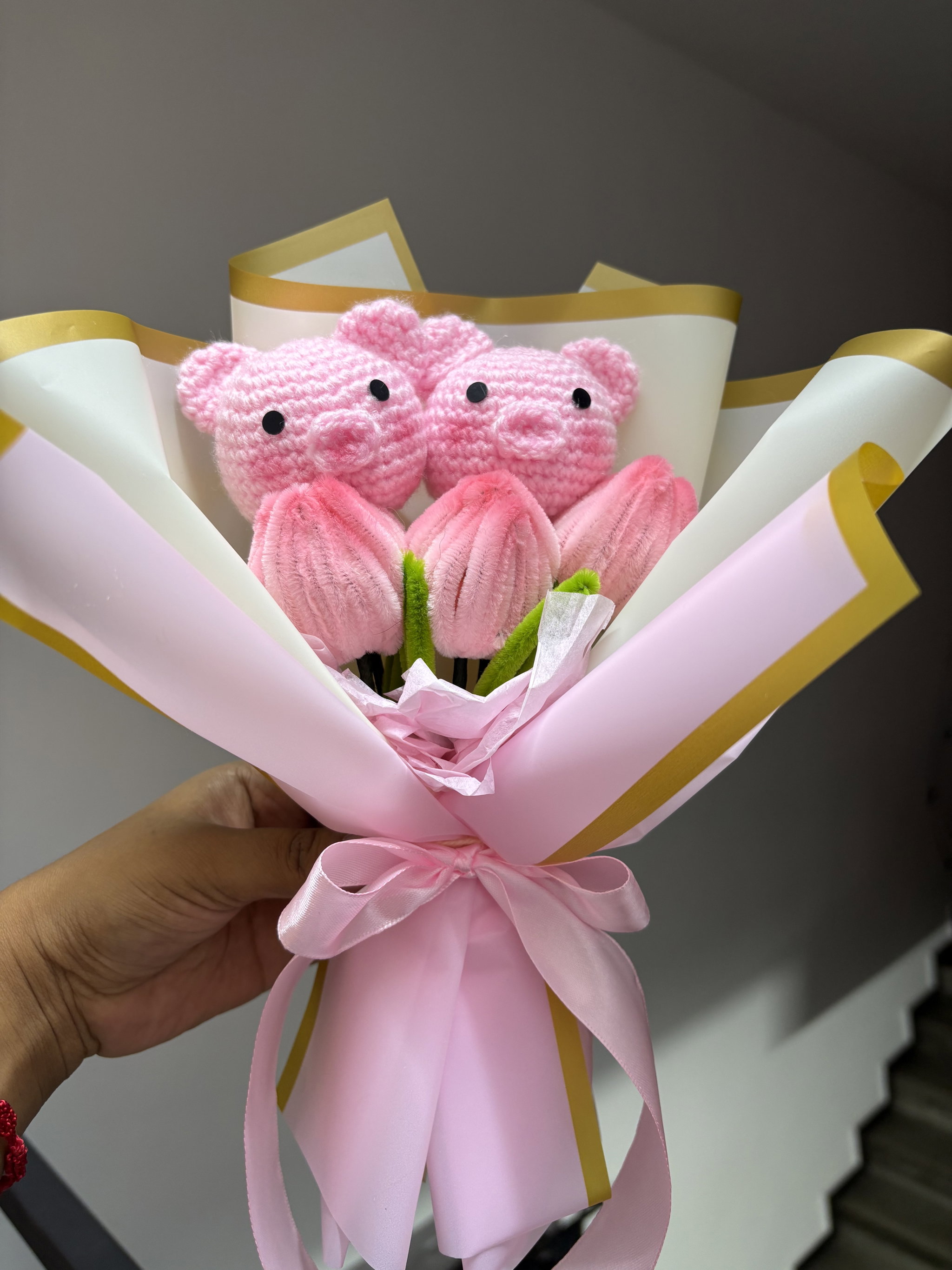 Piggy + tulips  bouquet_1