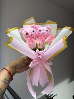 Piggy + tulips  bouquet