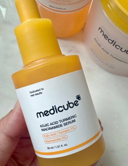SÉRUM KOJIC ACID + NIACINAMIDE – MEDICUBE