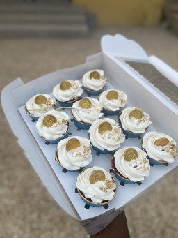 12 cupcakes