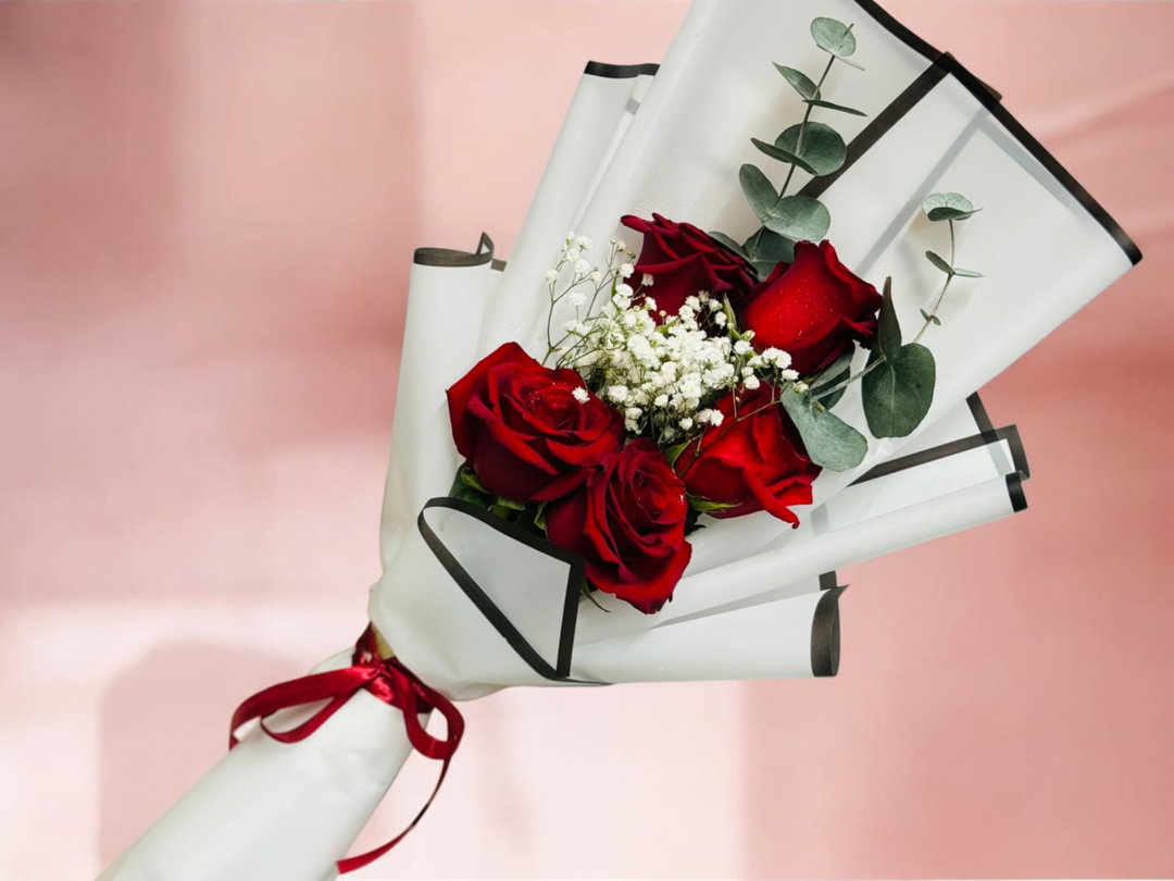 Mini Bouquet Red Roses