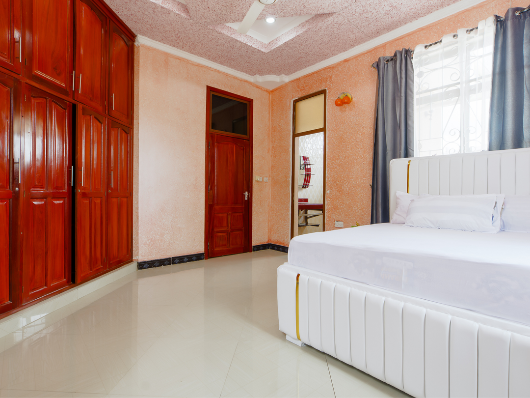 Room 1 — Big & Cozy