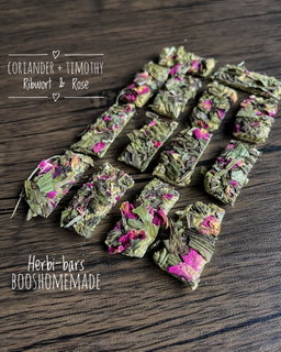 Herbi-bars: Coriander, Timothy Hay, Ribwort & Rose