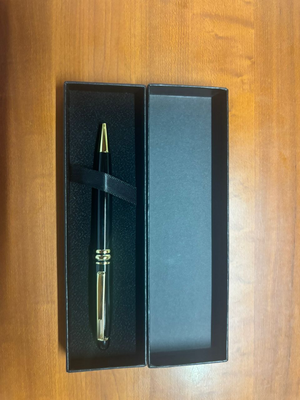 STYLOS AVEC BOÎTE DE RANGEMENT