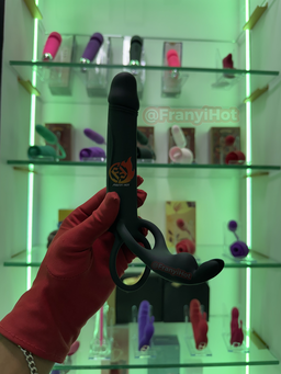 Anillo vibratorio de doble penetración con orejas para estimular el clitoris 