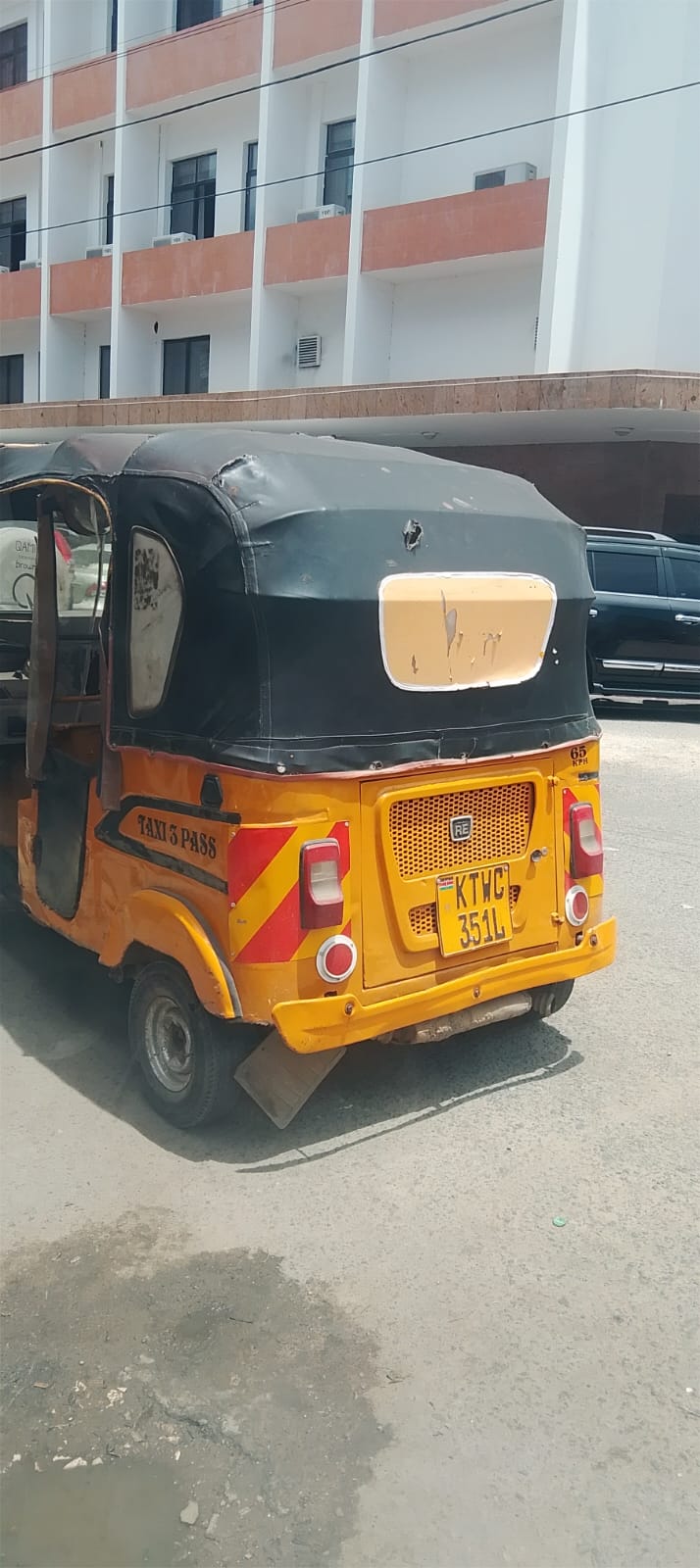 Used Bajaj RE Tuktuk (Yellow) - KTWC 055M_3