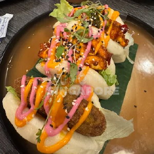 SAMBAL TOFU CHEESE & BROCOLLI BAO_0