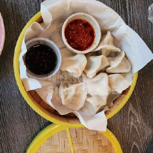ASSORTED DUMPLINGS BASKET - 8 PCS_0