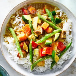THAI CURRY WITH STEAM BASIL RICE