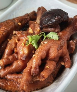 Braised Chicken Feet with Mushroom
