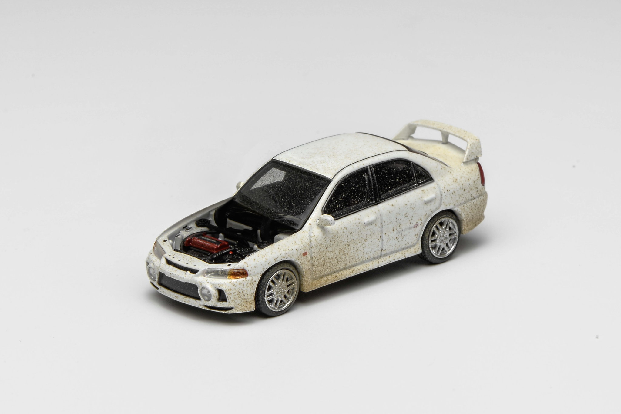 MOTOR HELIX MODEL 1/64 MITSUBISHI LANCER EVO 4 - MUDDY VERSION WITH RALLY LIGHT_0
