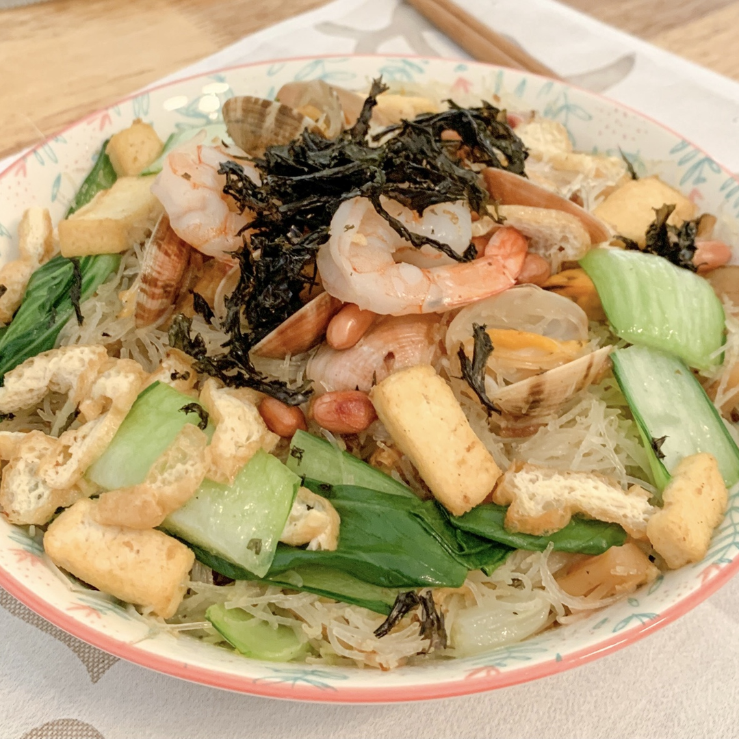 Heng Hwa Fried Bee Hoon (separate seaweed peanut condiment included)