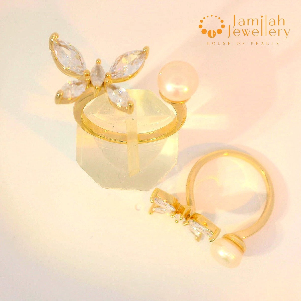 Adjustable Size Ring - Design 04 - Cubic Zirconia Butterfly