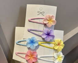 Floral Hair Clips 🌺