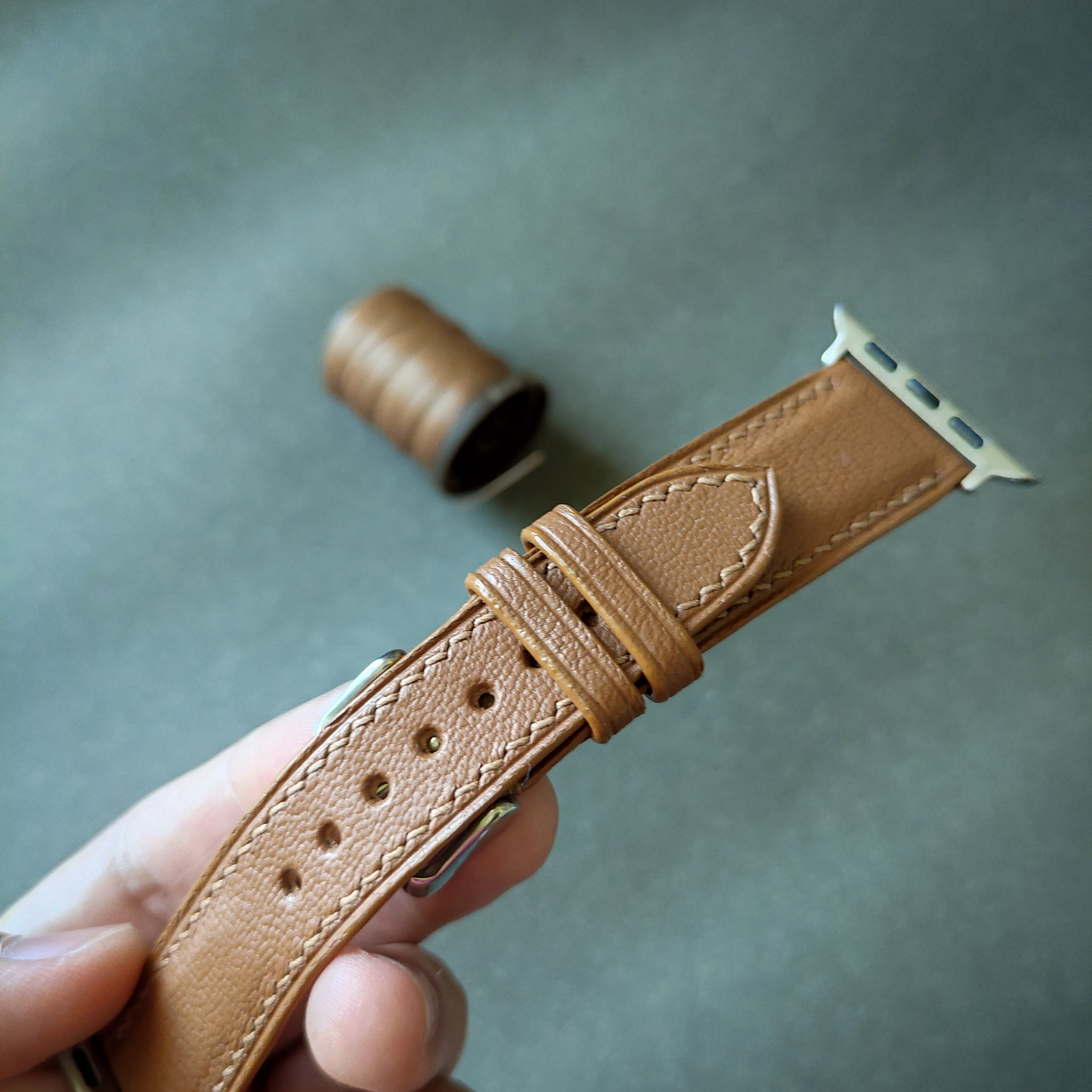 Apple Watch Strap in golden brown goatskin_1