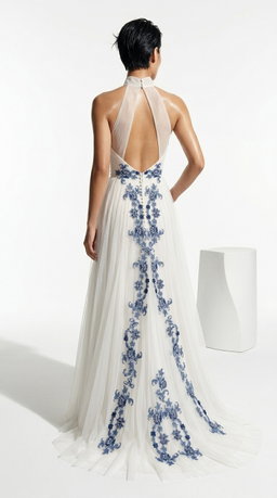 PORCELAIN IN BAROQUE LACE 