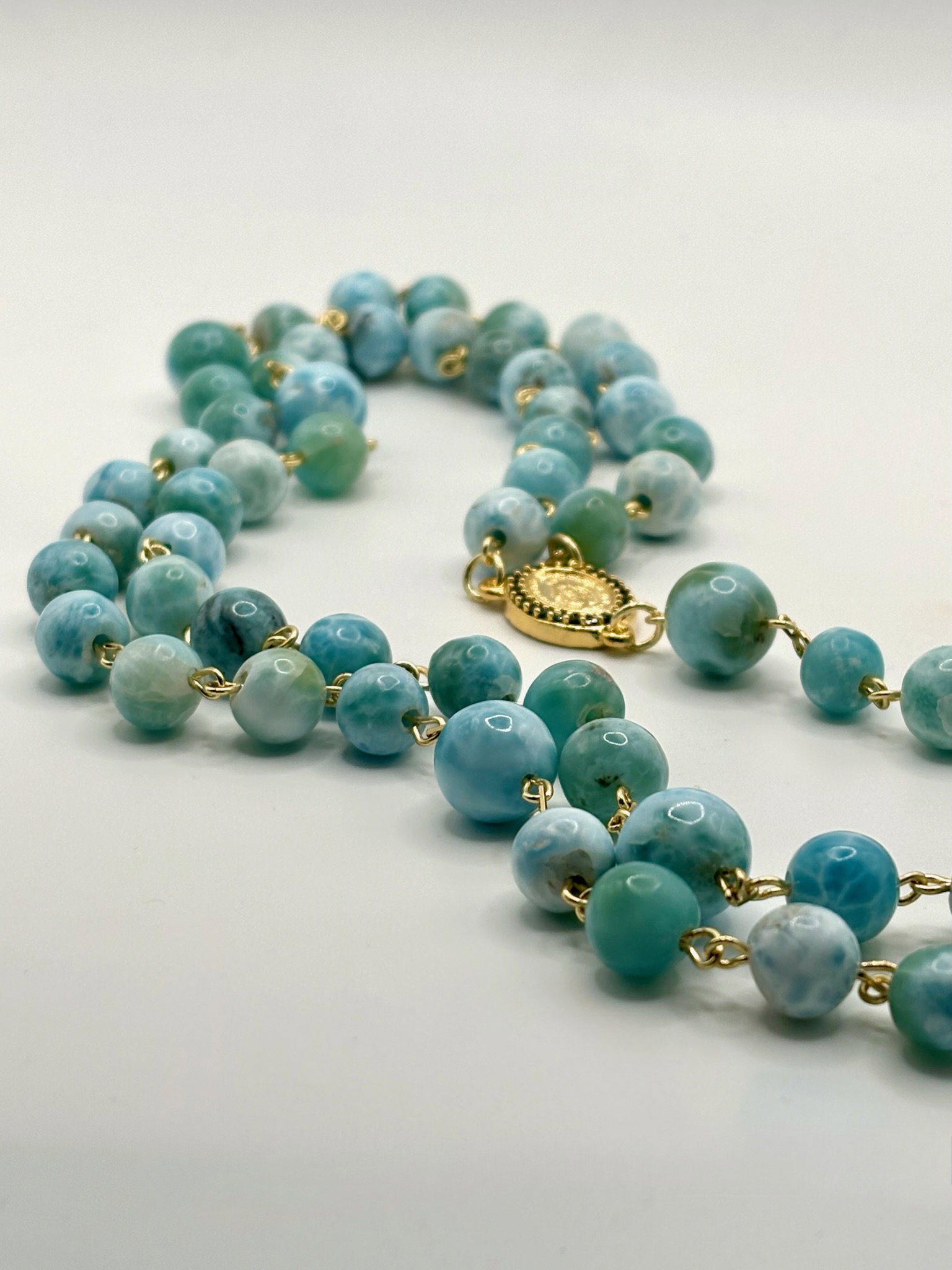 Rosario de Larimar laminado en oro 10mm_2
