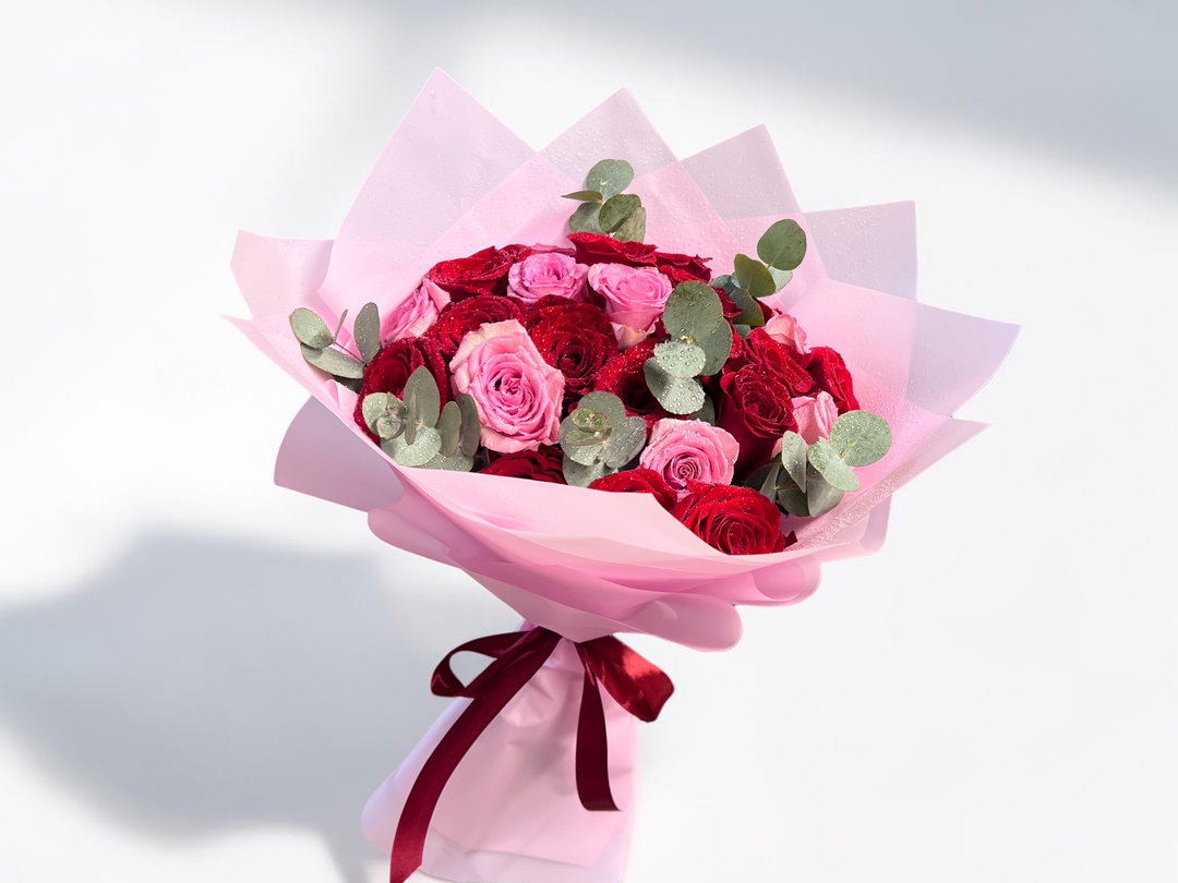 25 Mixed Red and Pink Roses
