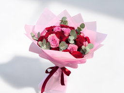25 Mixed Red and Pink Roses