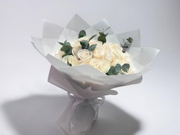 25 White Roses