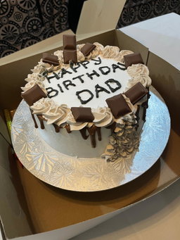 Design 1 : cake simple (Best seller anniversaire) sans accessoires