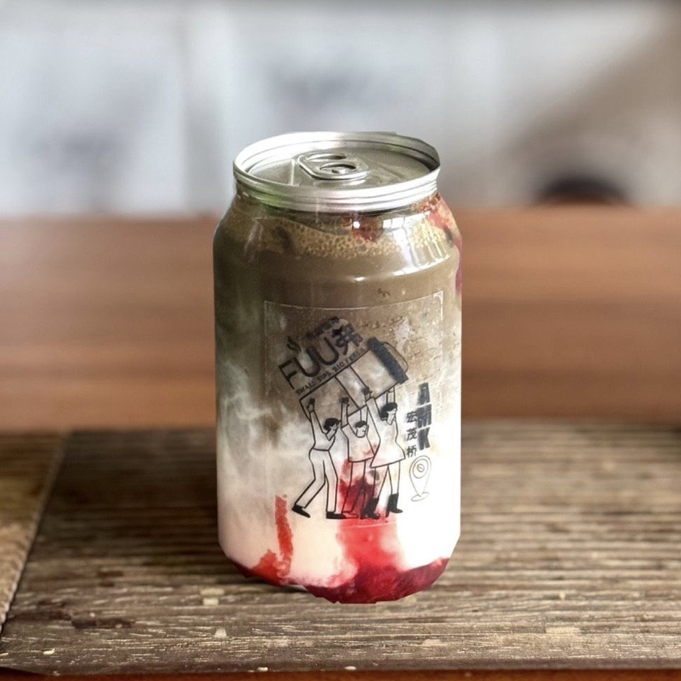  Iced Strawberry Hojicha Latte