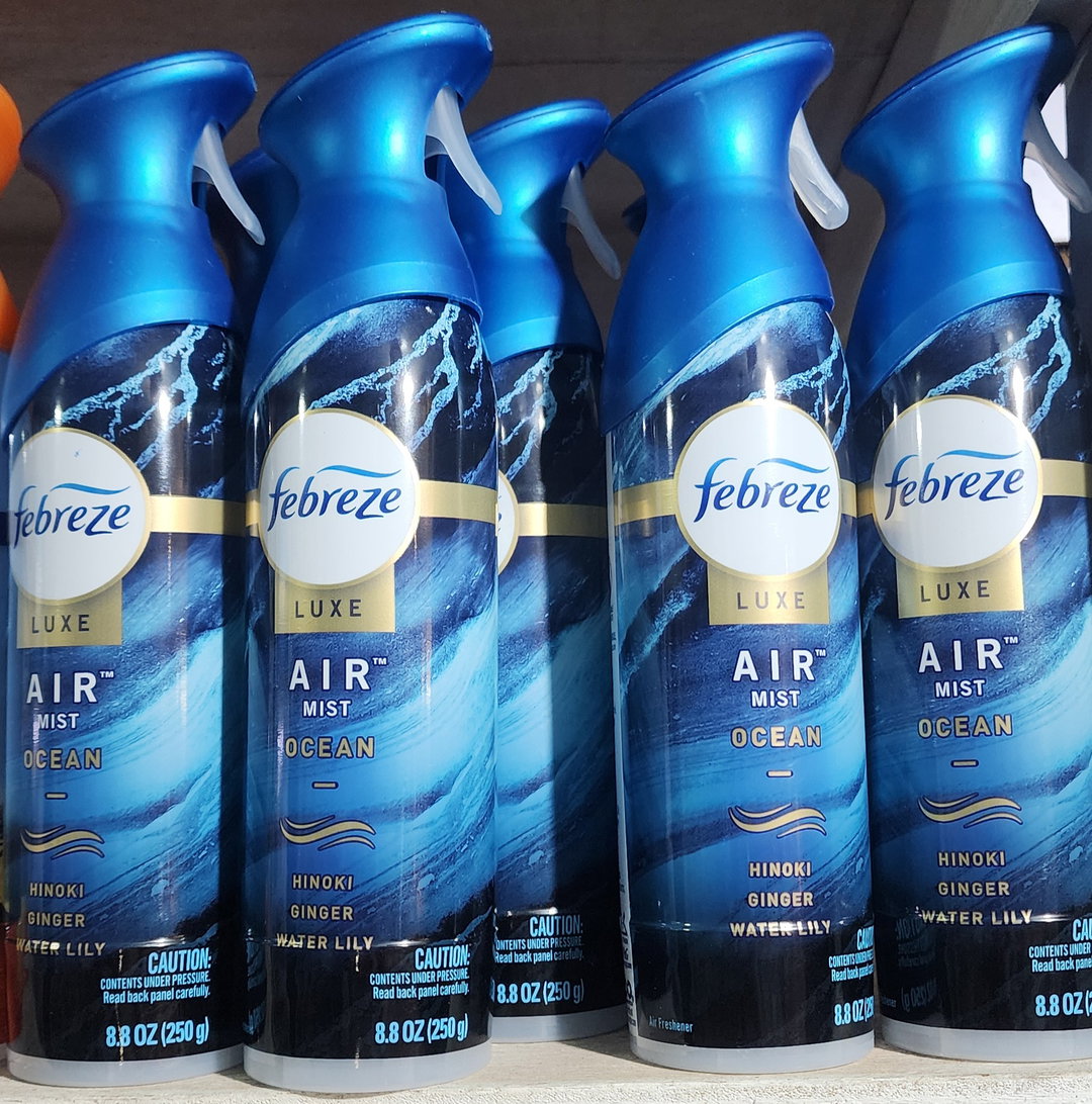 Febreze Luxe ocean sinking hinoki water lily air mist 8.8 oz