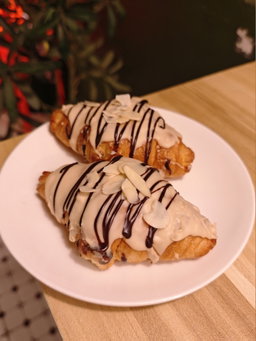 Bueno Dipped Croissant
