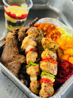 Chicken kebabs & Grilled beef