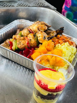 Chicken kebabs & Grilled beef