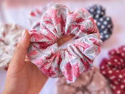 🌷 Floral Scrunchies – Your Hair’s Favorite Bouquet 🌷