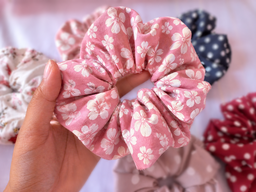 🌷 Floral Scrunchies – Your Hair’s Favorite Bouquet 🌷