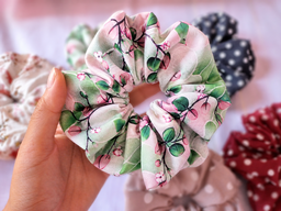 🌷 Floral Scrunchies – Your Hair’s Favorite Bouquet 🌷