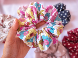 🌷 Floral Scrunchies – Your Hair’s Favorite Bouquet 🌷