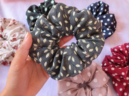 🌷 Floral Scrunchies – Your Hair’s Favorite Bouquet 🌷